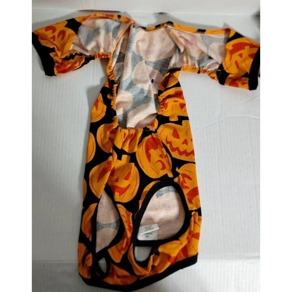 Dog Black‎ With Orange pumpkins Stretchy Tshirt size Med